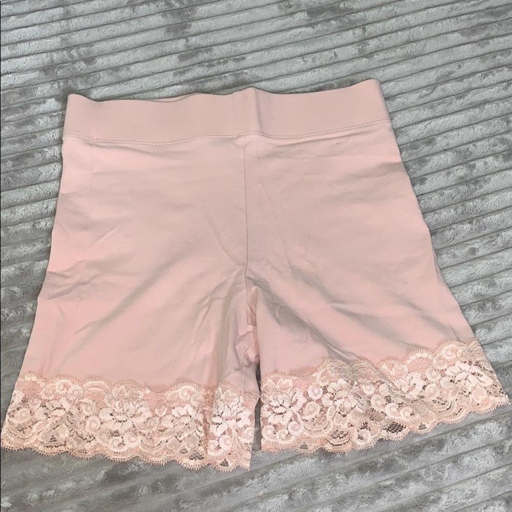 Biker shorts with lace trim